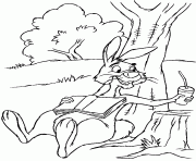 Coloriage Coco Lapin appuyer contre un arbre avec un jus de carotte