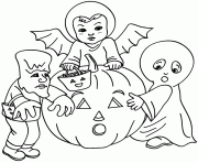 3 enfants deguises pour halloween avec une citrouille dessin à colorier