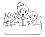 une mere et ses deux enfants lecture avant de dormir dessin à colorier
