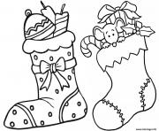 Coloriage poupee et ours en peluche bas de noel sur le manteau du foyer dessin