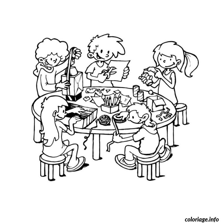 Dessin groupe d enfants seance bricolage Coloriage Gratuit à Imprimer