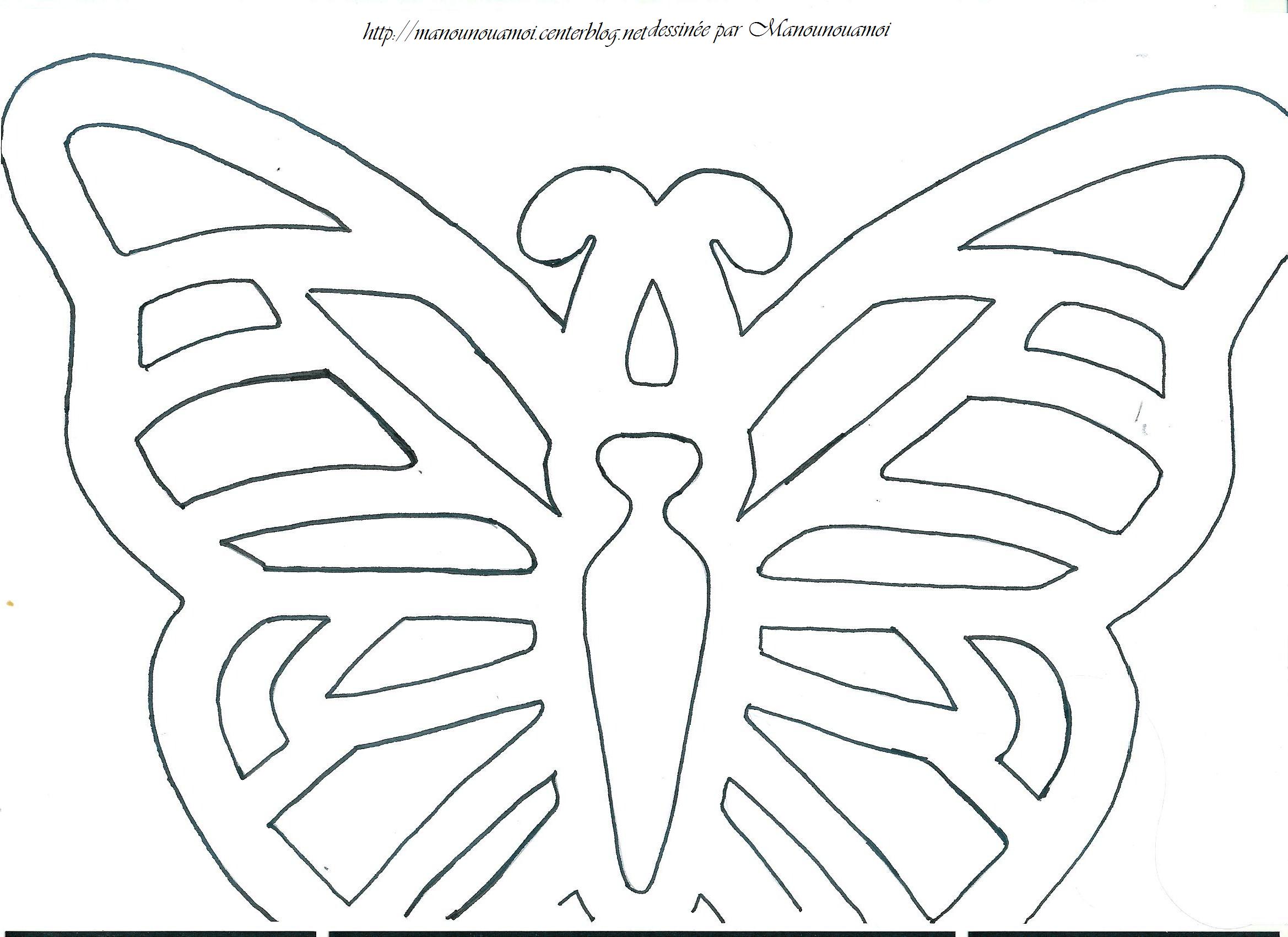 Coloriage Papillon aux ailes délicates à motifs - Papillon à imprimer