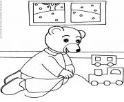 Coloriage Petit Ours Brun joue au camion